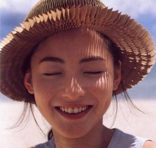 Madam问答室丨闺蜜订婚口红,内眼线画法,干皮粉底,牛津鞋搭配,清爽的防晒