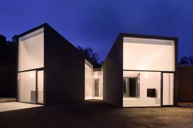 巴塞罗那剧院里的雕塑,巴塞罗那凯旋门前雕塑