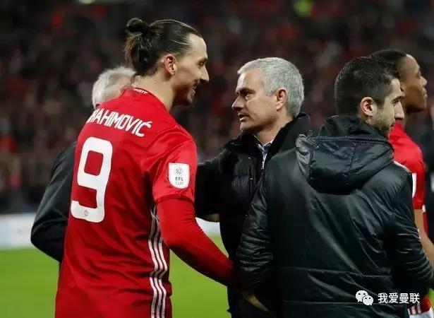 曼联首冠绝非终点,穆帅了却弗爵最大夙愿!颁奖典礼一瞬间太酷了