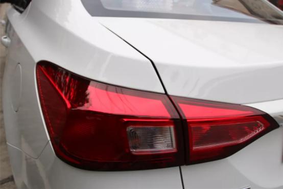 荣威3601.5自动升挡慢,荣威360手动1.5使用说明书