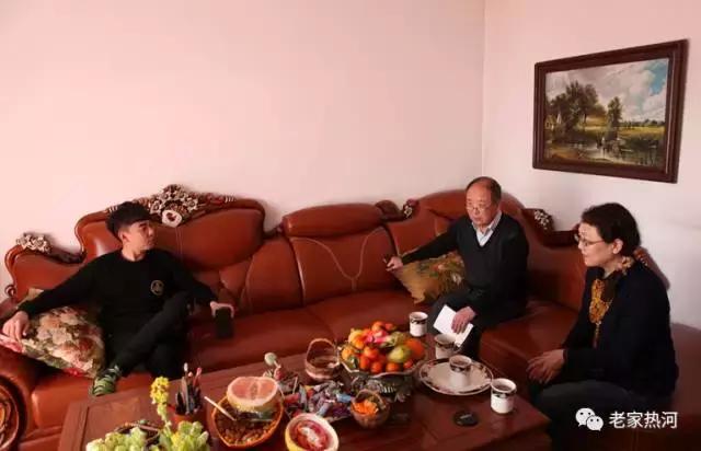 乍看是“高冷”、再看是“暖男”，承德小伙河北电视全能主持