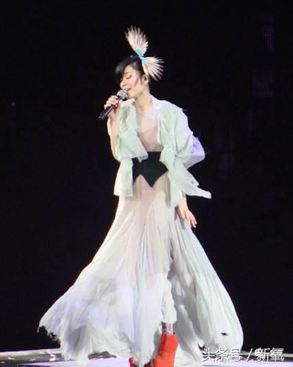 邓紫棋皮裤和别的女星对比,邓紫棋皮裤大盘点