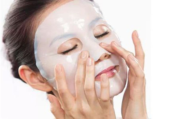 皮肤干起皮怎么用橄榄油灌肤,一到春季皮肤干痒起皮怎么办