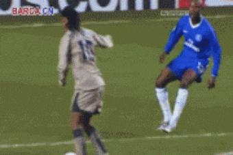 02年世界杯巴西碰杯,你还记得2018年的世界杯的爆冷吗