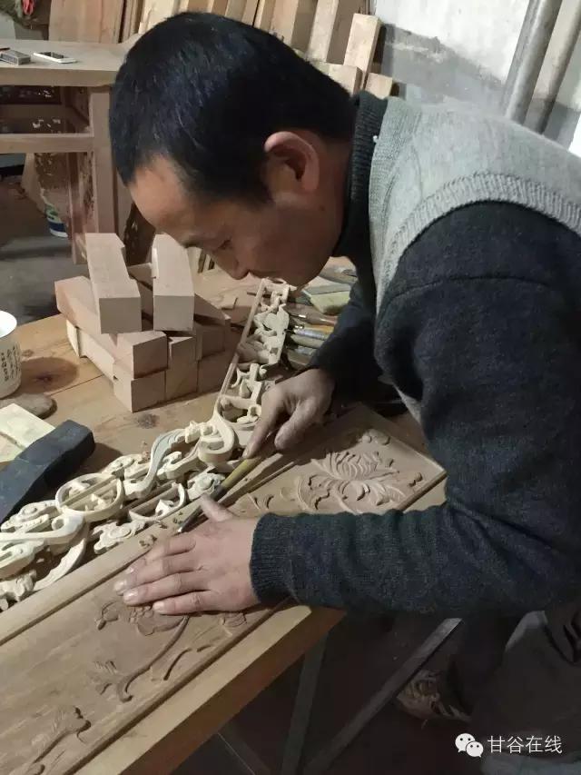 甘谷老梨木家具的传承者——谢建平