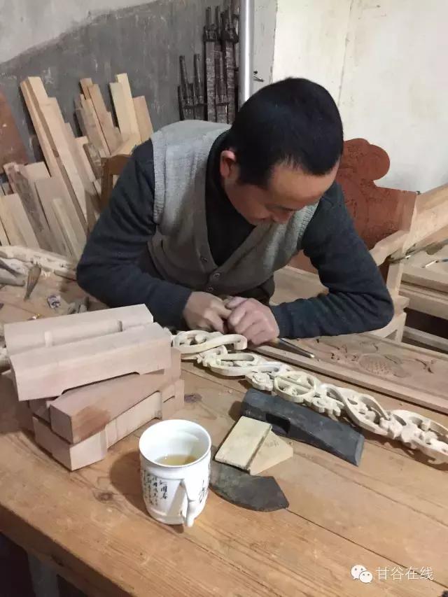 甘谷老梨木家具的传承者——谢建平
