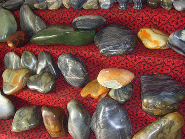 和田墨玉桃花石值钱吗,桃花石和田玉