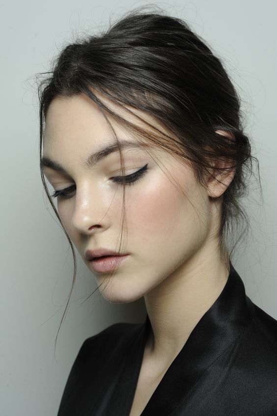 盘发时小碎发多怎么弄好看,发量多碎发少适合的盘发