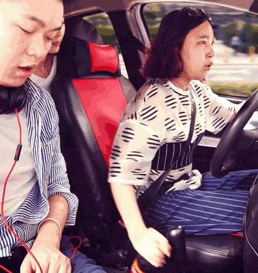 后面的那个小胖子，知道你很可爱，快走开我还要拍照呢！