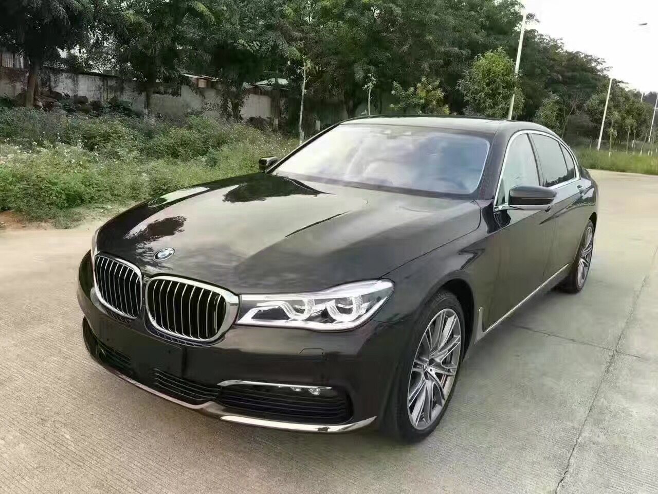 小吴花50万买下老板的百万豪车，朋友看了都说这是假老板