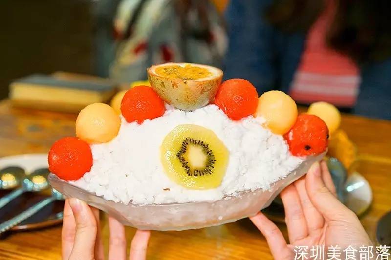 还在2月，已经有一大波人穿着毛衣排队吃冰了……