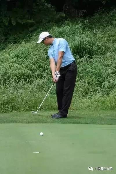 1分钟教你正确的高尔夫姿势,高尔夫的十个小技巧