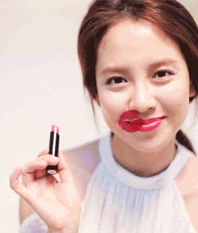 这家店靠一块INS美食博主的星空蛋糕，就把少女心秒成渣渣！涂红唇就打折，男生涂折更低！