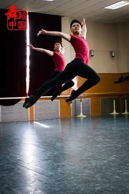 古典舞基本功16个动作背影,古典舞完整版3分钟有基本功