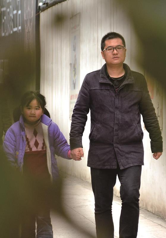 教育厅驻村书记与10岁女童小敏的暖心故事