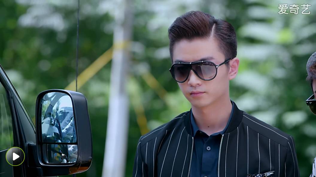 「娱乐圈原创点评」在这个乌烟瘴气的圈子里，陈晓袁姗姗主演的《云颠之上》揭露娱乐圈那些不能说的事儿