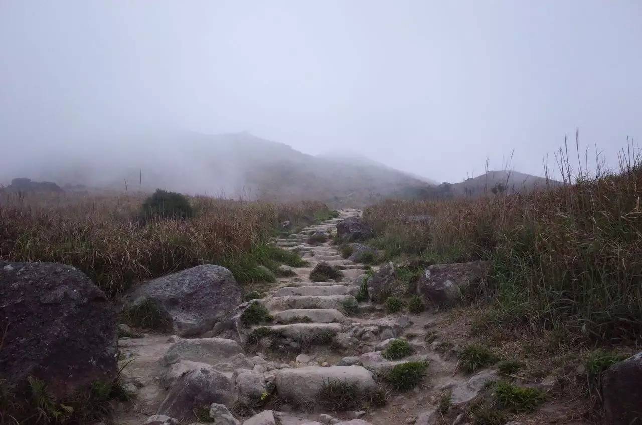 云雾中的香港大东山,香港大东山全景