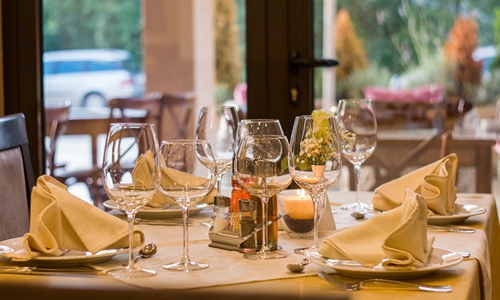 客人吃坏肚子餐厅怎么处理,在酒店吃坏肚子怎么维权