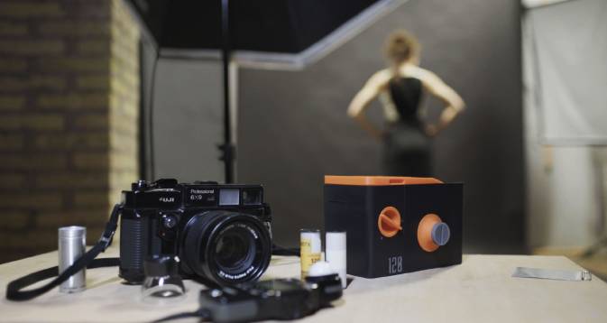 逃脱“暗箱操作”，一个小盒子就能教你怎么在阳光下冲洗胶卷