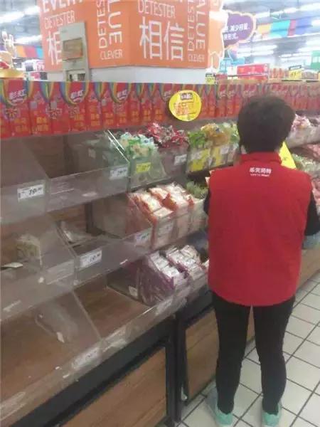 山东人霸气!这家乐天玛特1小时只来了7个顾客,还没服务员多