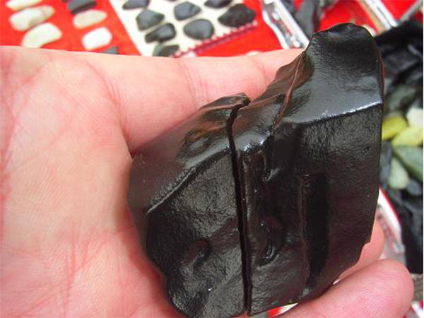 和田墨玉桃花石值钱吗,桃花石和田玉