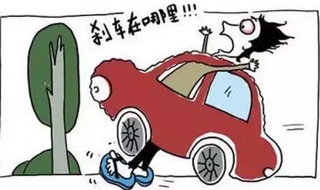 女子驾校学车出意外,女学员驾校学车的危险