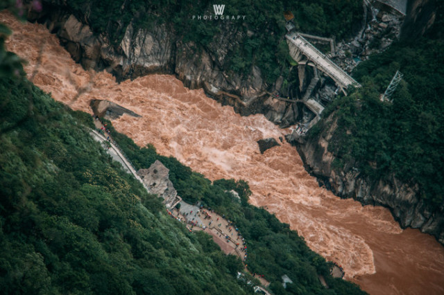 大漠户外旅行虎跳峡徒步详解,虎跳峡徒步168级勇者云梯