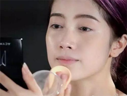 bb霜用手拍还是用美妆蛋,bb霜的正确使用方法不掉妆吗