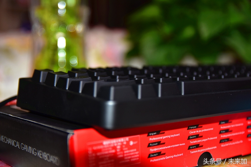 弹指跳动清脆音符，拓荒者MEKAPRO机械键盘青轴版评测