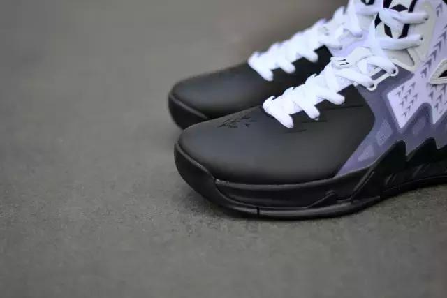 我在安踏官网定制了双鞋,成品真的惊艳到了我自己!