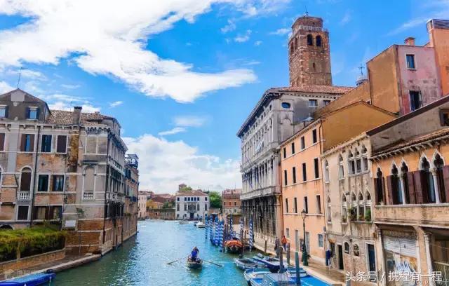 是什么样的国家，公共厕所里竟然只有一个拳头大的壶？