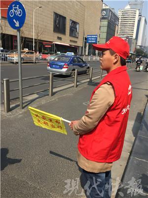 广场舞大妈跳舞把音响给砸了,大妈跳广场舞扰民音响被秀砸