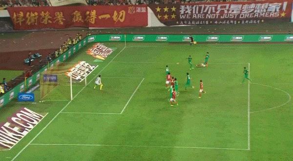 董路解说恒大战国安精彩语录一度让身旁搭档做起了安静的*男美**子