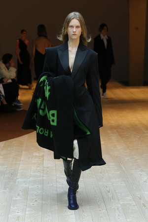 娆ч槼濞滃宸撮粠涓栧鍚屾,娆ч槼濞滃鍧庤偐浠挎