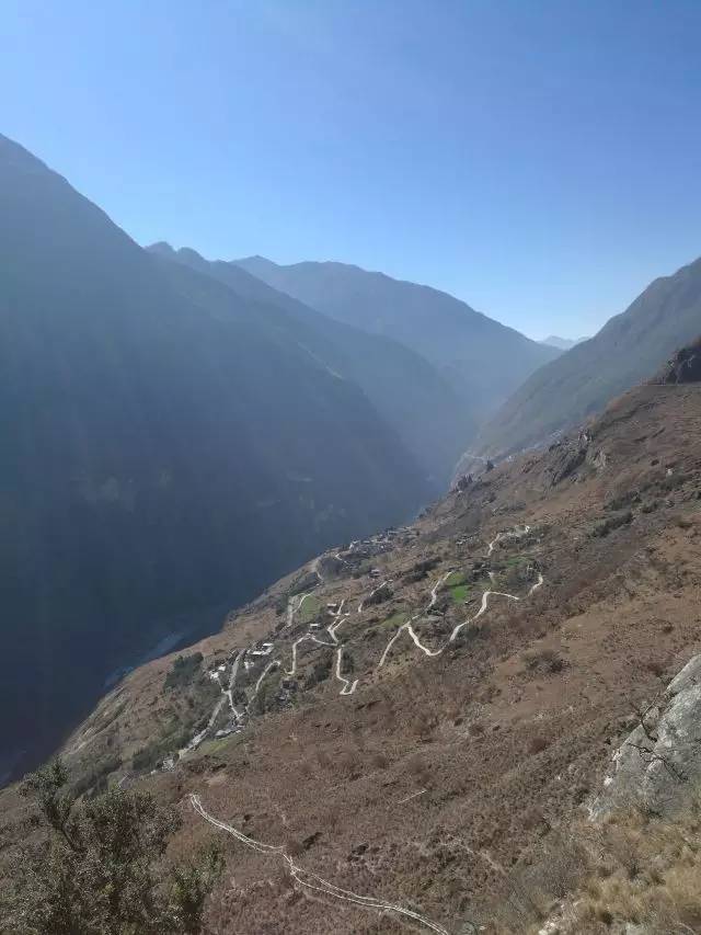 大漠户外旅行虎跳峡徒步详解,虎跳峡徒步168级勇者云梯