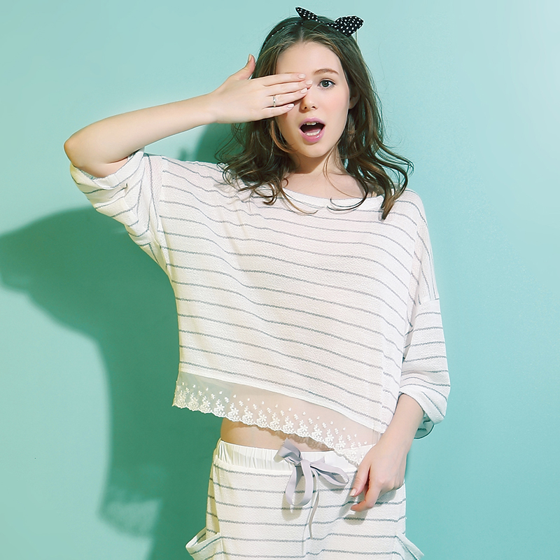 换上睡衣睡一觉,换上睡衣继续睡觉