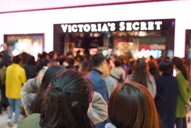 维密天使何穗最新视频,2017何穗维密秀高清图片