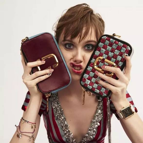 双肩包与斜背包哪种最实用,包包单肩斜挎包包治百病