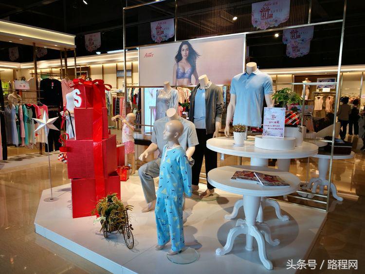 3月8日女神节，黎里古镇和内衣店聚集了一众男神女神？