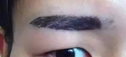 纹眉一年后掉色成红色是怎么回事,纹眉后掉色成红色对运势有无影响
