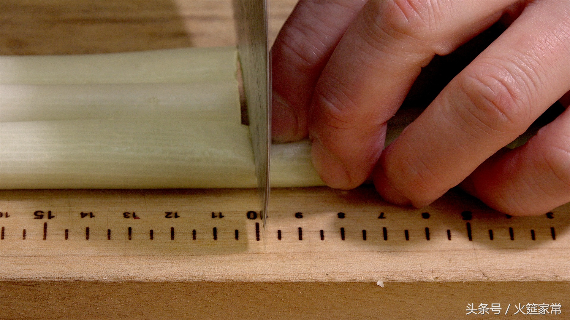 烧排骨烧糊的锅咋处理,糊锅排骨怎么做好吃