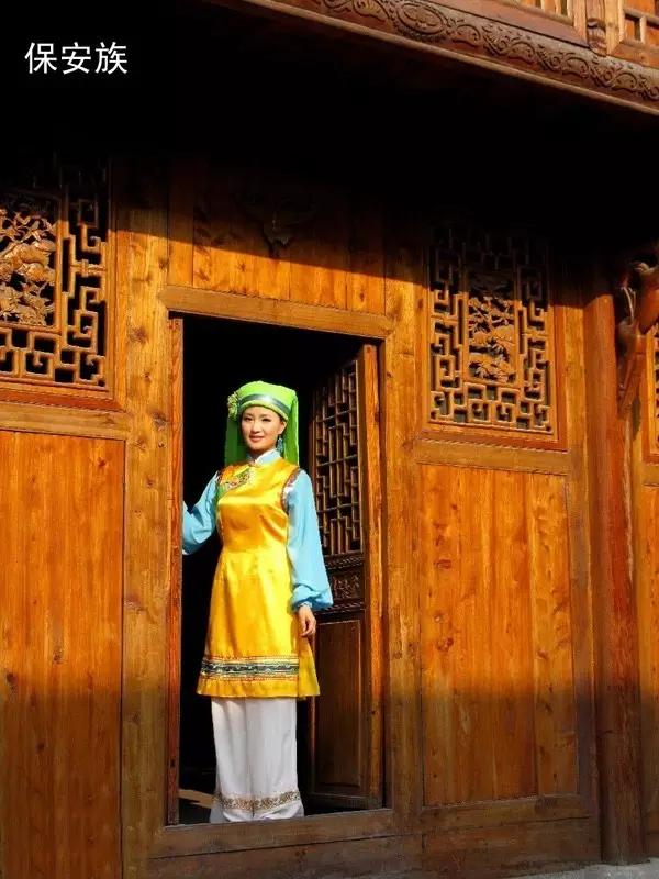 56个民族服饰的视频,56个民族男士服饰