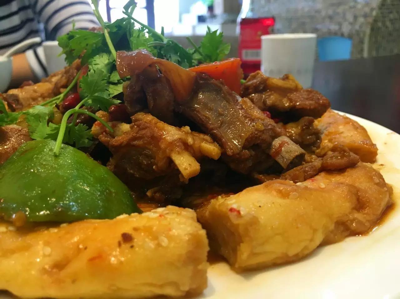 一天吃8顿算啥！回我老家青岛，带你吃上24小时！