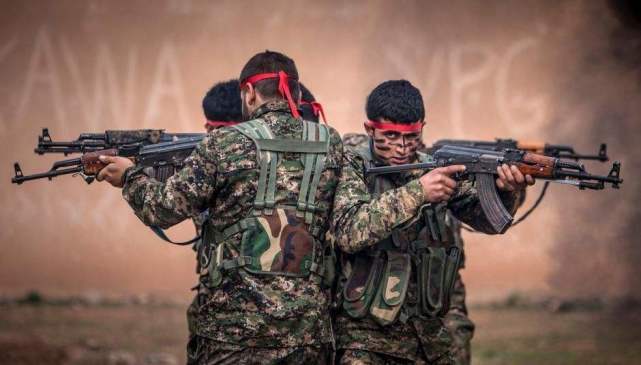 为何称AK47是一款让人又爱又恨的枪?皮实耐用但精度不敢恭维