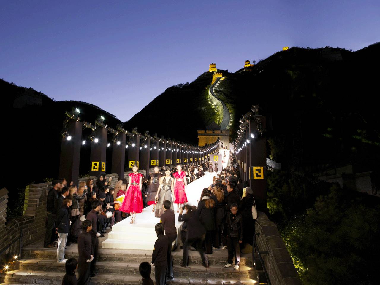 喂，警察叔叔｜这个晒包狂魔的FENDI比FENDI工厂还多