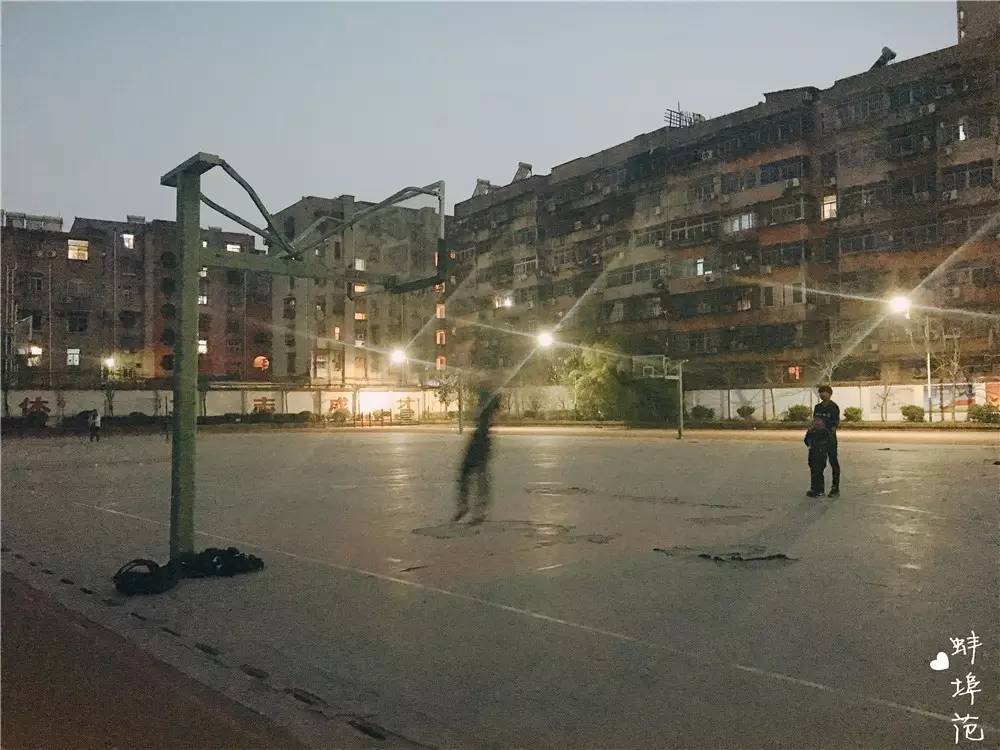 穿上校服,再去蚌埠这所学校走一遍,满满的回忆……