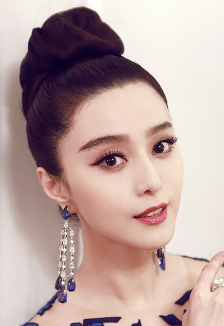 冰冰又封后灯光下底妆也要拒绝粗糙和斑驳