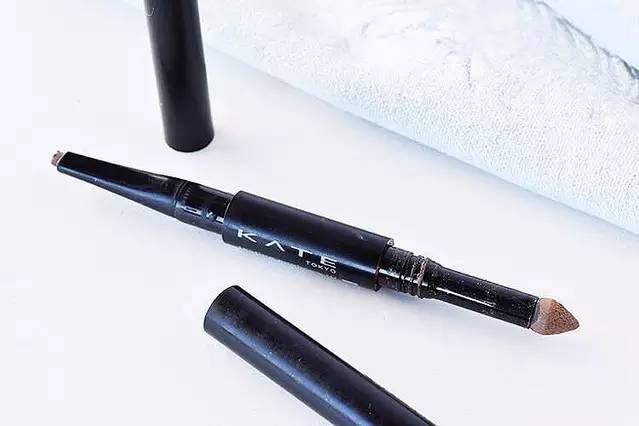 日本女孩人手一只的口红,日本女生kate粉底液