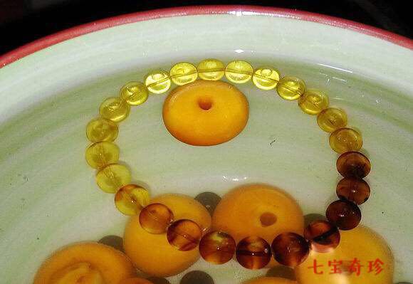 抖音直播卖的蜜蜡为什么那么便宜,蜜蜡纯白单圈比白花单圈便宜