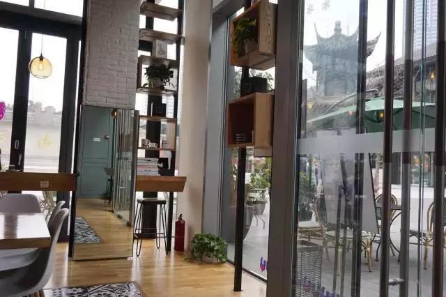 成都潮人喝什么？他们都去这些名堂多到爆的跨界咖啡馆！